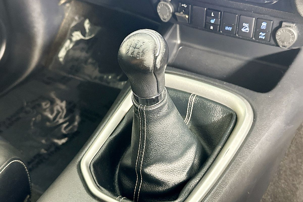 2021 Toyota HILUX SR5 (4x4) GUN126R FACELIFT 4X4