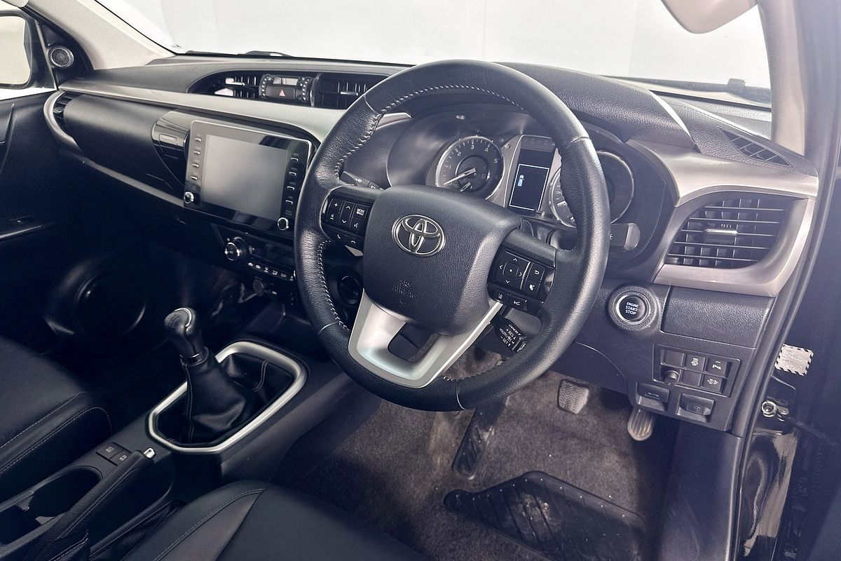 2021 Toyota HILUX SR5 (4x4) GUN126R FACELIFT 4X4