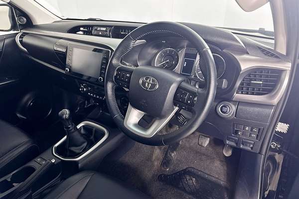 2021 Toyota HILUX SR5 (4x4) GUN126R FACELIFT 4X4