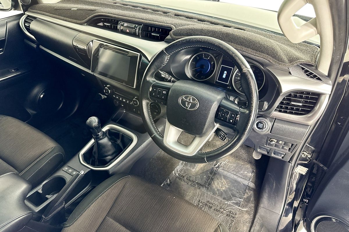 2018 Toyota HILUX SR5 (4x4) GUN126R MY17 4X4