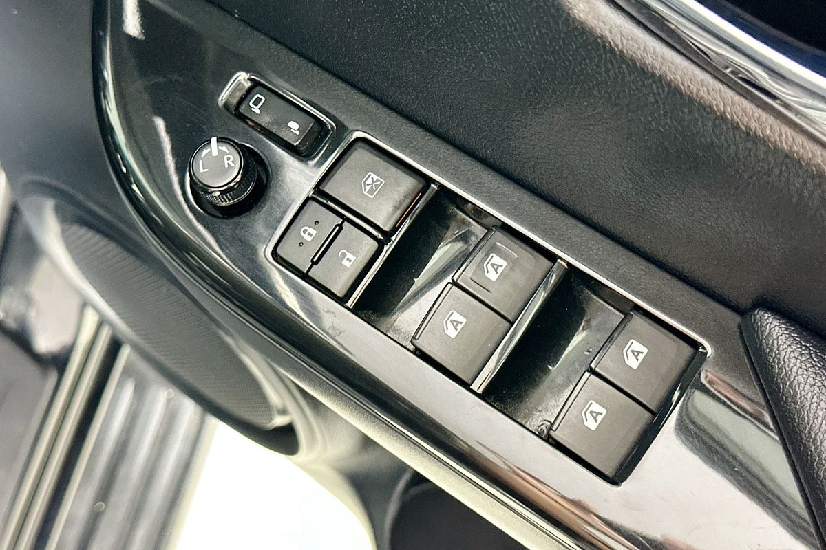 2018 Toyota HILUX SR5 (4x4) GUN126R MY17 4X4