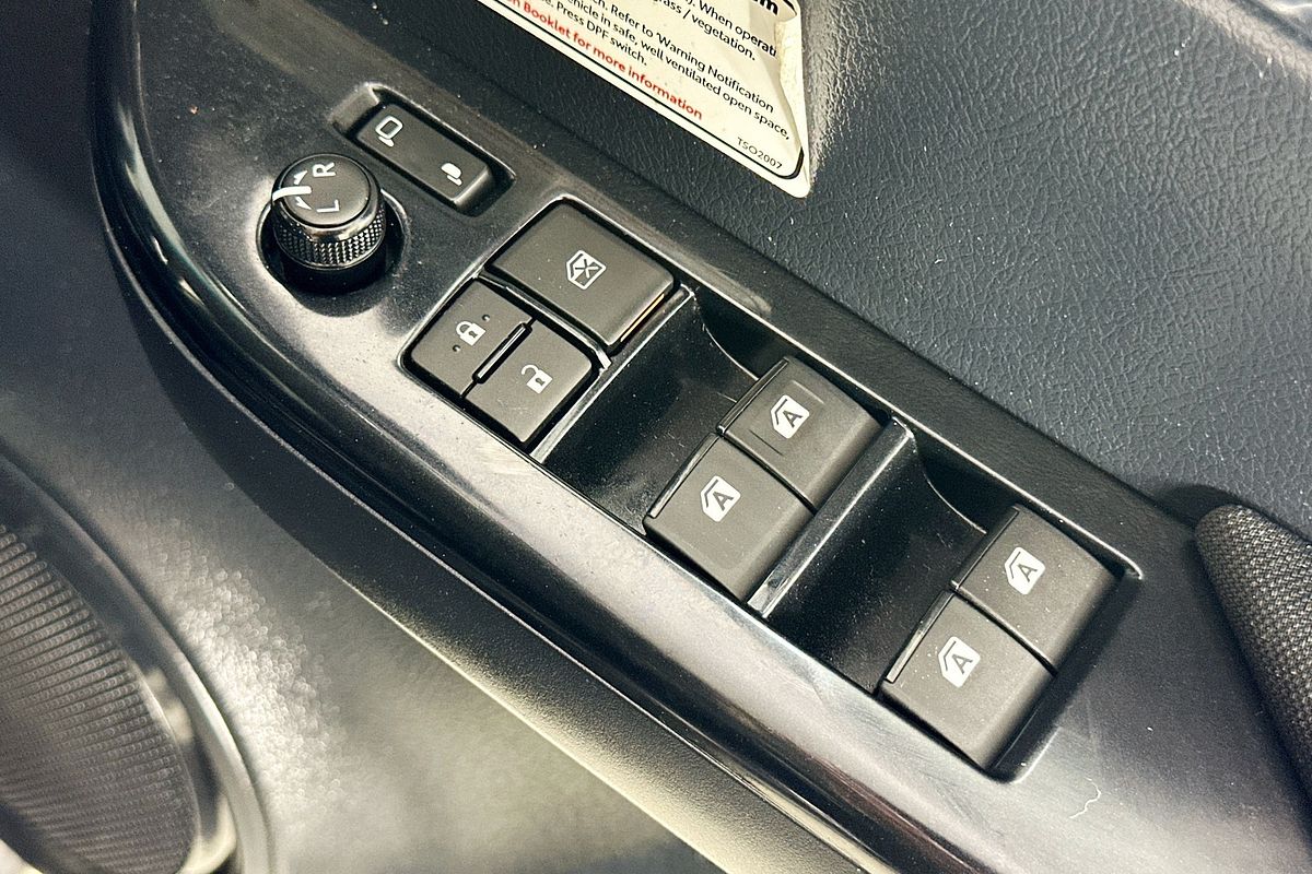 2021 Toyota HILUX SR5 (4x4) GUN126R 4X4