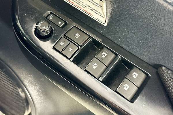 2021 Toyota HILUX SR5 (4x4) GUN126R 4X4