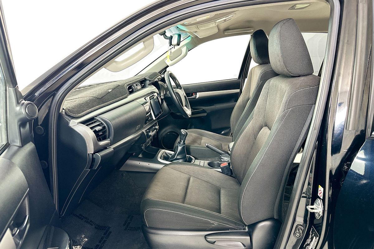 2018 Toyota HILUX SR5 (4x4) GUN126R MY17 4X4