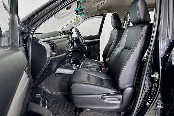 2022 Toyota HILUX SR5 (4x4) GUN126R 4X4
