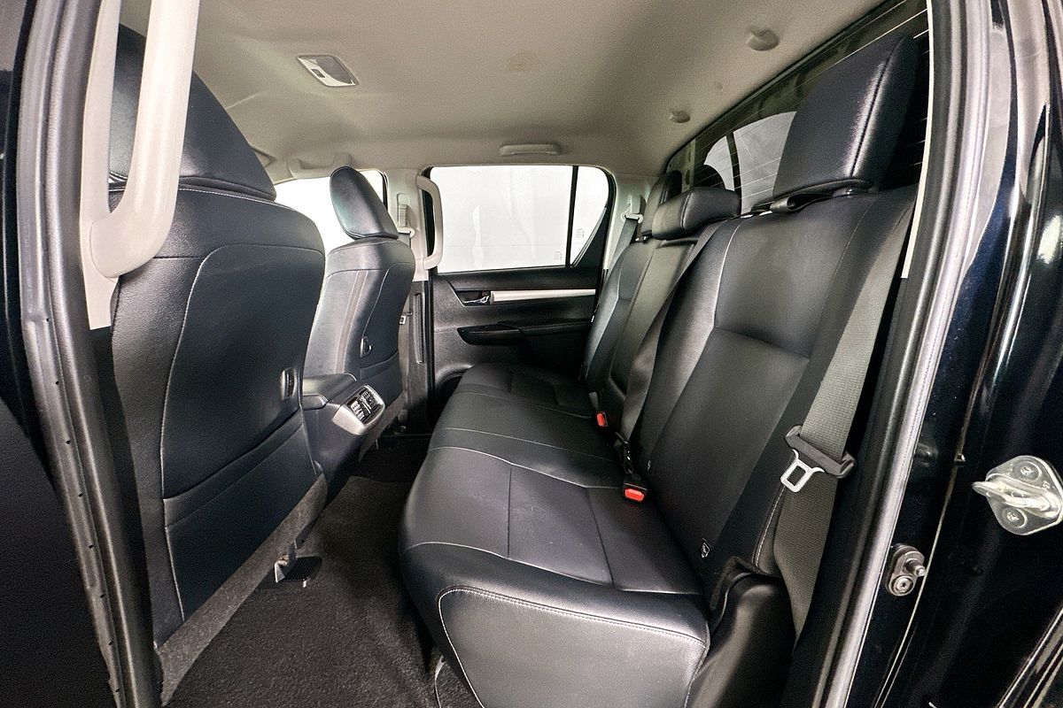 2021 Toyota HILUX SR5 (4x4) GUN126R FACELIFT 4X4