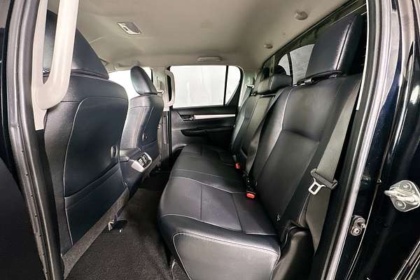 2021 Toyota HILUX SR5 (4x4) GUN126R FACELIFT 4X4