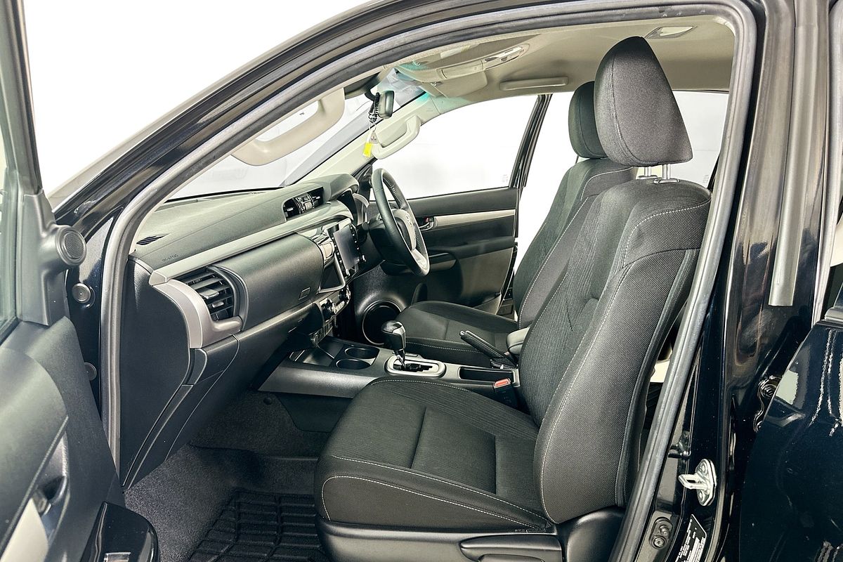 2021 Toyota HILUX SR5 (4x4) GUN126R 4X4