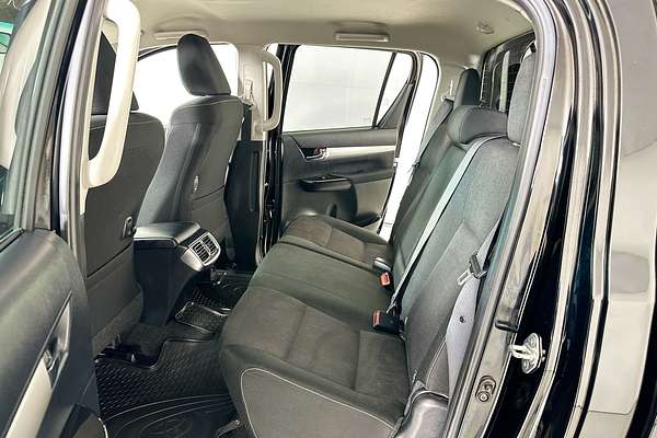 2018 Toyota HILUX SR5 (4x4) GUN126R MY17 4X4