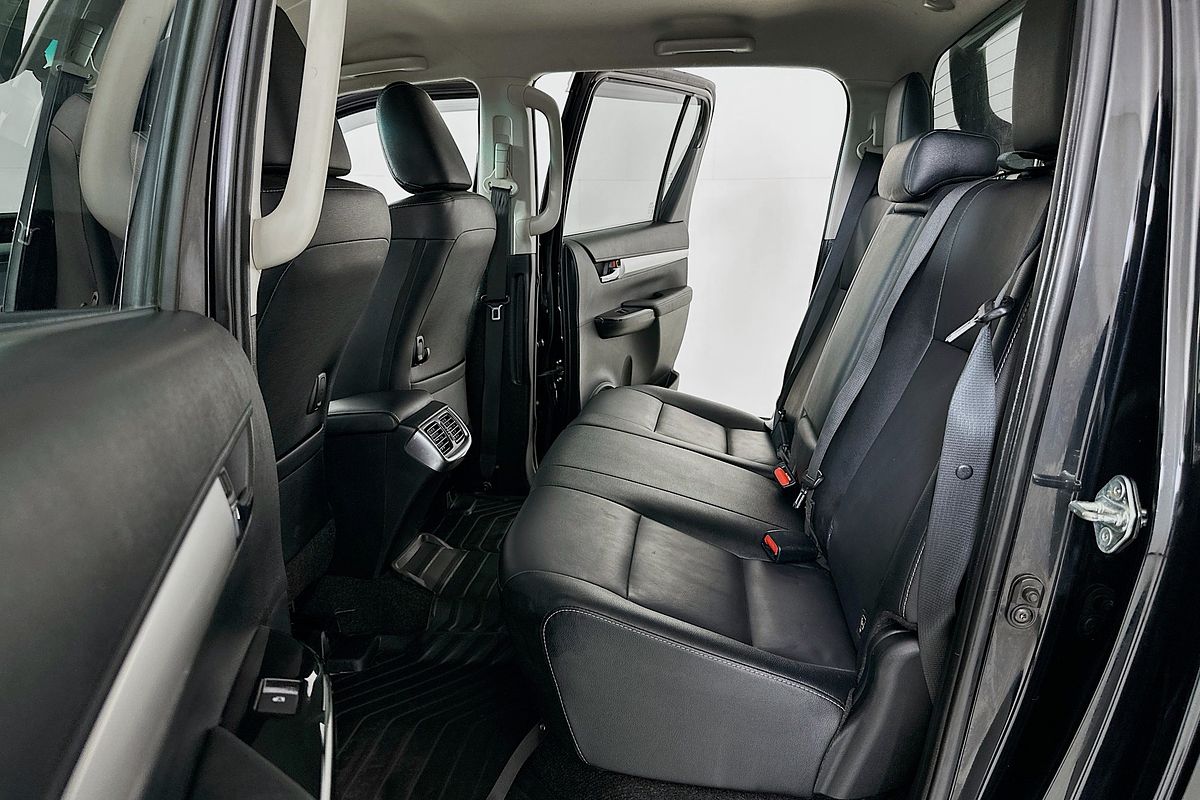 2022 Toyota HILUX SR5 (4x4) GUN126R 4X4