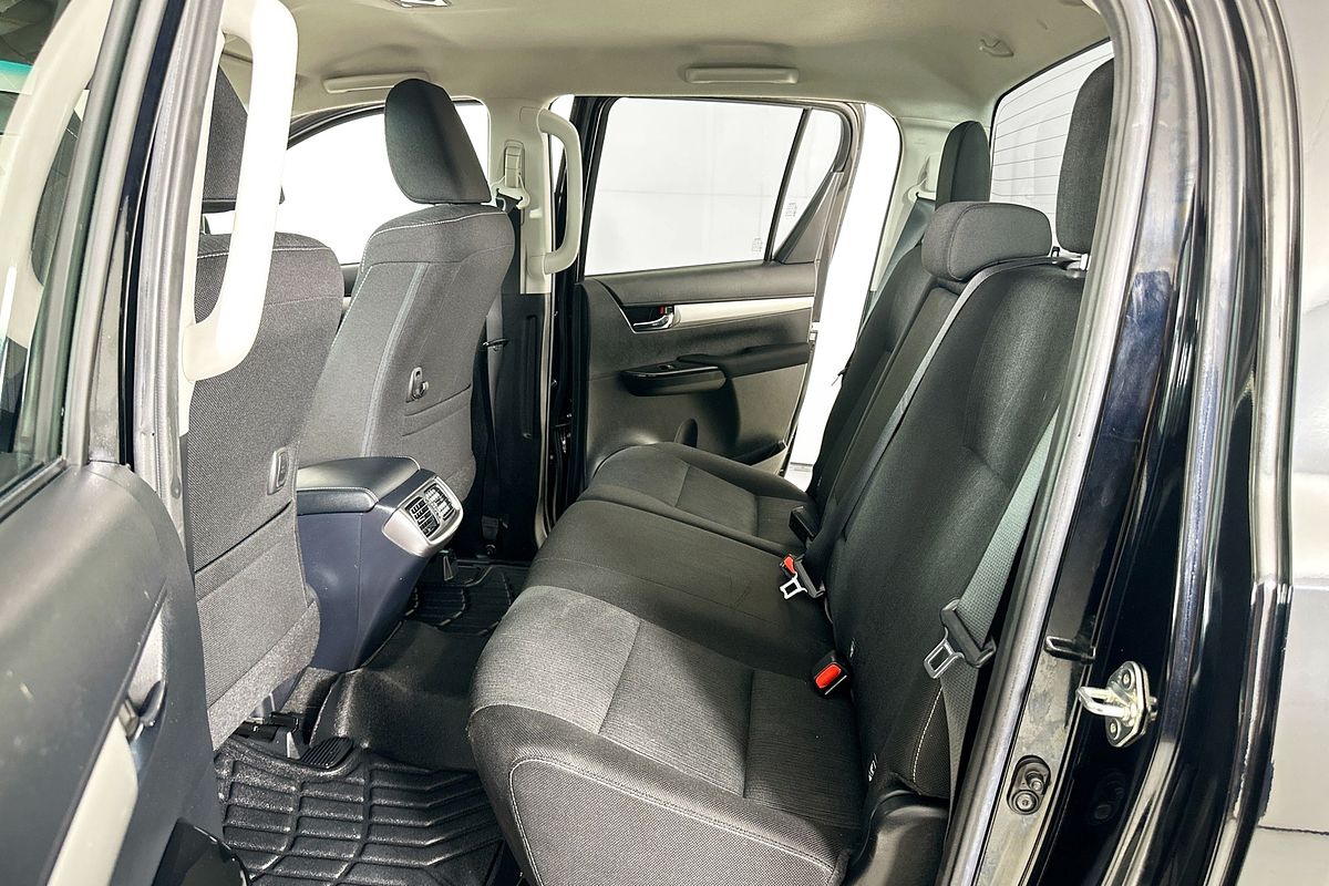 2021 Toyota HILUX SR5 (4x4) GUN126R 4X4