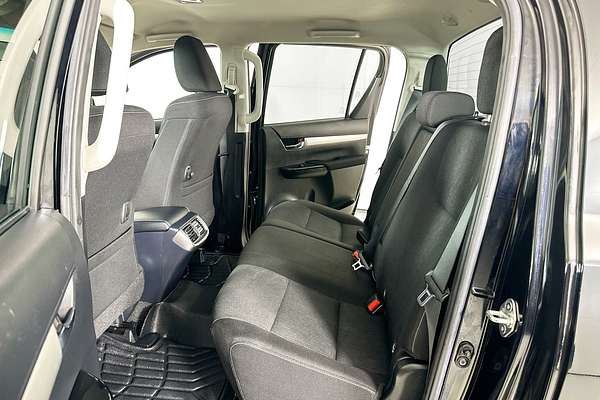 2021 Toyota HILUX SR5 (4x4) GUN126R 4X4