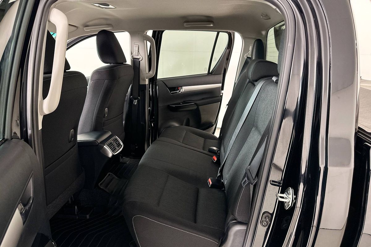 2023 Toyota HILUX SR5 (4x4) GUN126R 4X4
