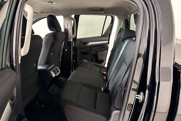 2023 Toyota HILUX SR5 (4x4) GUN126R 4X4