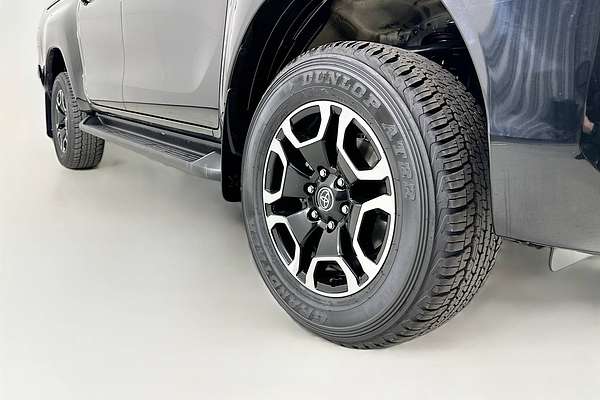 2023 Toyota HILUX SR5 (4x4) GUN126R 4X4