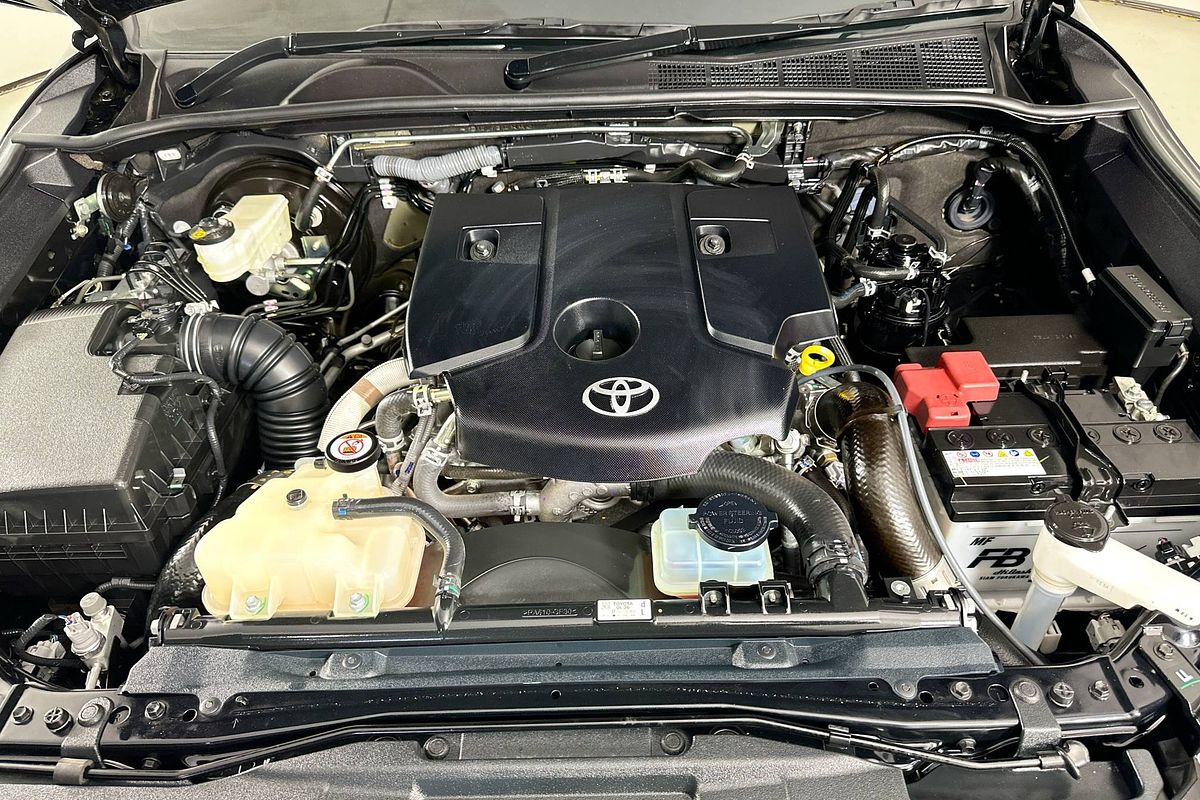 2023 Toyota HILUX SR5 (4x4) GUN126R 4X4