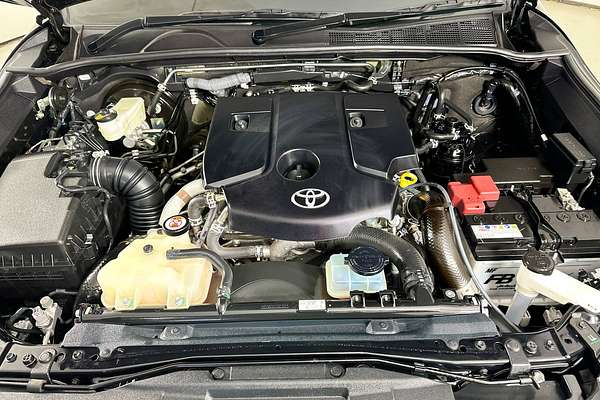 2023 Toyota HILUX SR5 (4x4) GUN126R 4X4