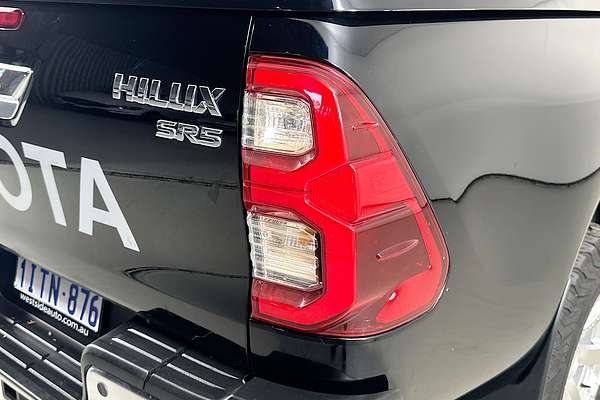 2021 Toyota HILUX SR5 (4x4) GUN126R 4X4