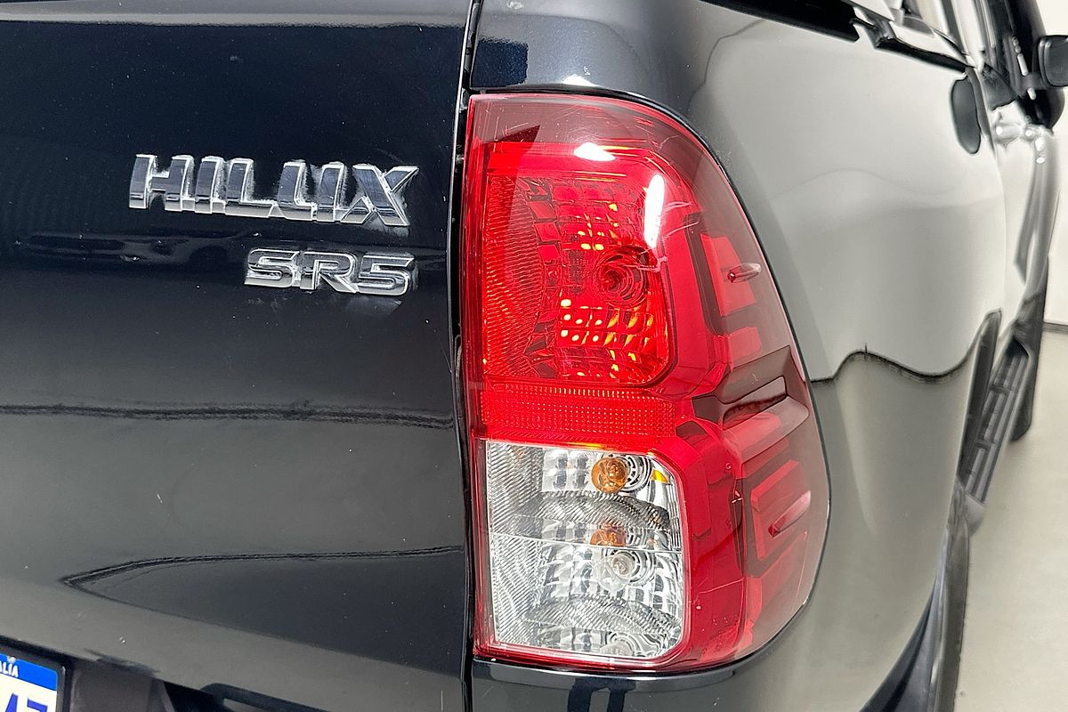 2018 Toyota HILUX SR5 (4x4) GUN126R MY17 4X4