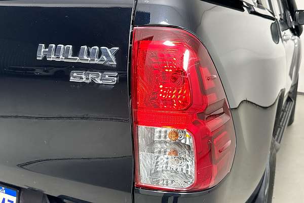 2018 Toyota HILUX SR5 (4x4) GUN126R MY17 4X4