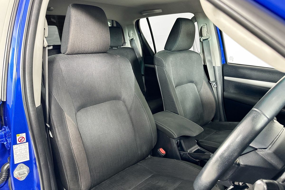 2017 Toyota HILUX SR5 (4x4) GUN126R 4X4
