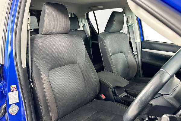 2017 Toyota HILUX SR5 (4x4) GUN126R 4X4