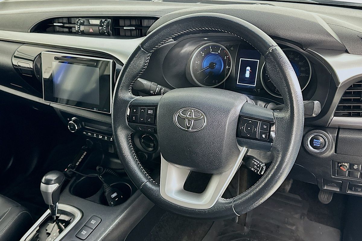 2017 Toyota HILUX SR5 (4x4) GUN126R 4X4