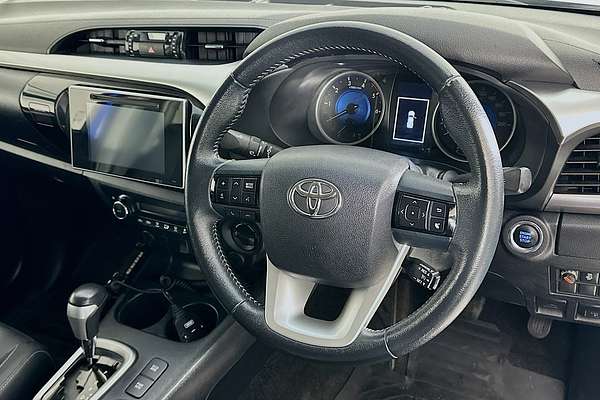 2017 Toyota HILUX SR5 (4x4) GUN126R 4X4
