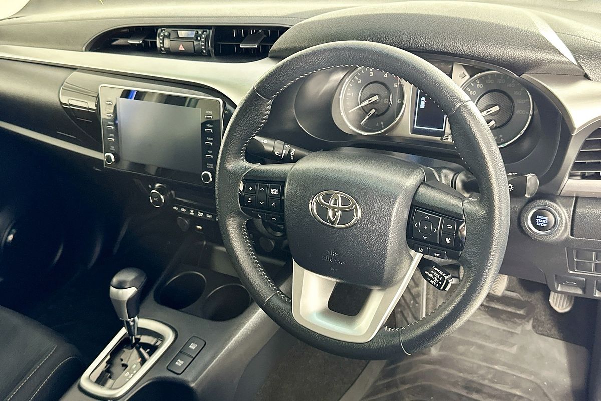 2020 Toyota HILUX SR5 (4x4) GUN126R FACELIFT 4X4