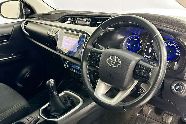 2017 Toyota HILUX SR5 (4x4) GUN126R 4X4