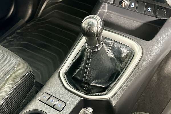 2017 Toyota HILUX SR5 (4x4) GUN126R 4X4