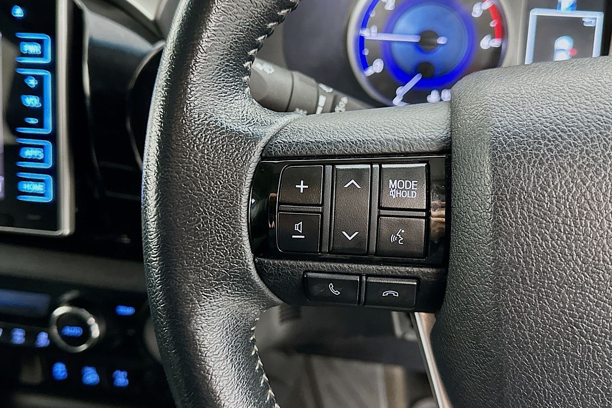 2017 Toyota HILUX SR5 (4x4) GUN126R 4X4