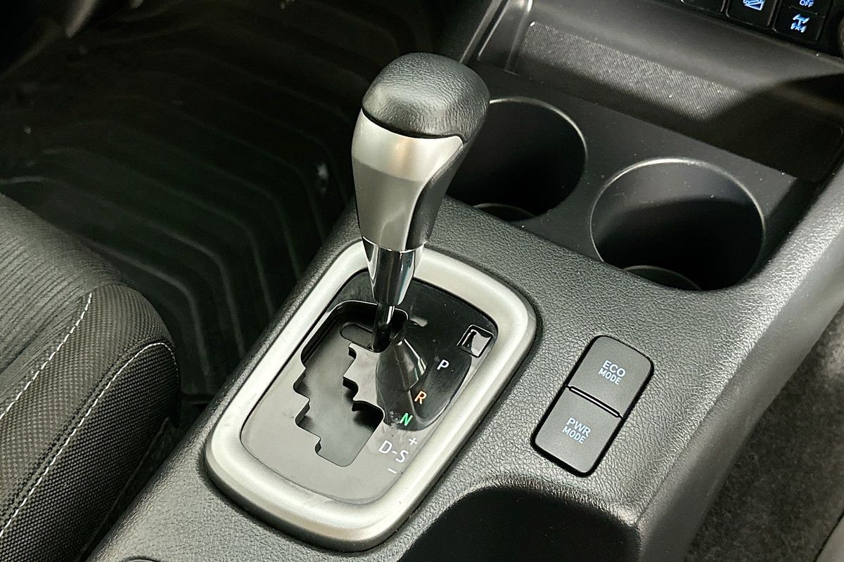 2020 Toyota HILUX SR5 (4x4) GUN126R FACELIFT 4X4