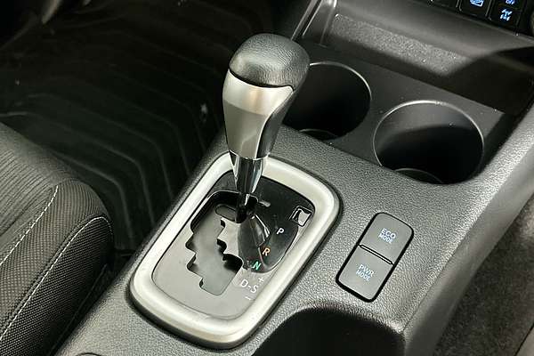 2020 Toyota HILUX SR5 (4x4) GUN126R FACELIFT 4X4