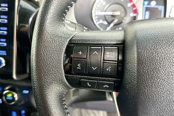 2020 Toyota HILUX SR5 (4x4) GUN126R FACELIFT 4X4