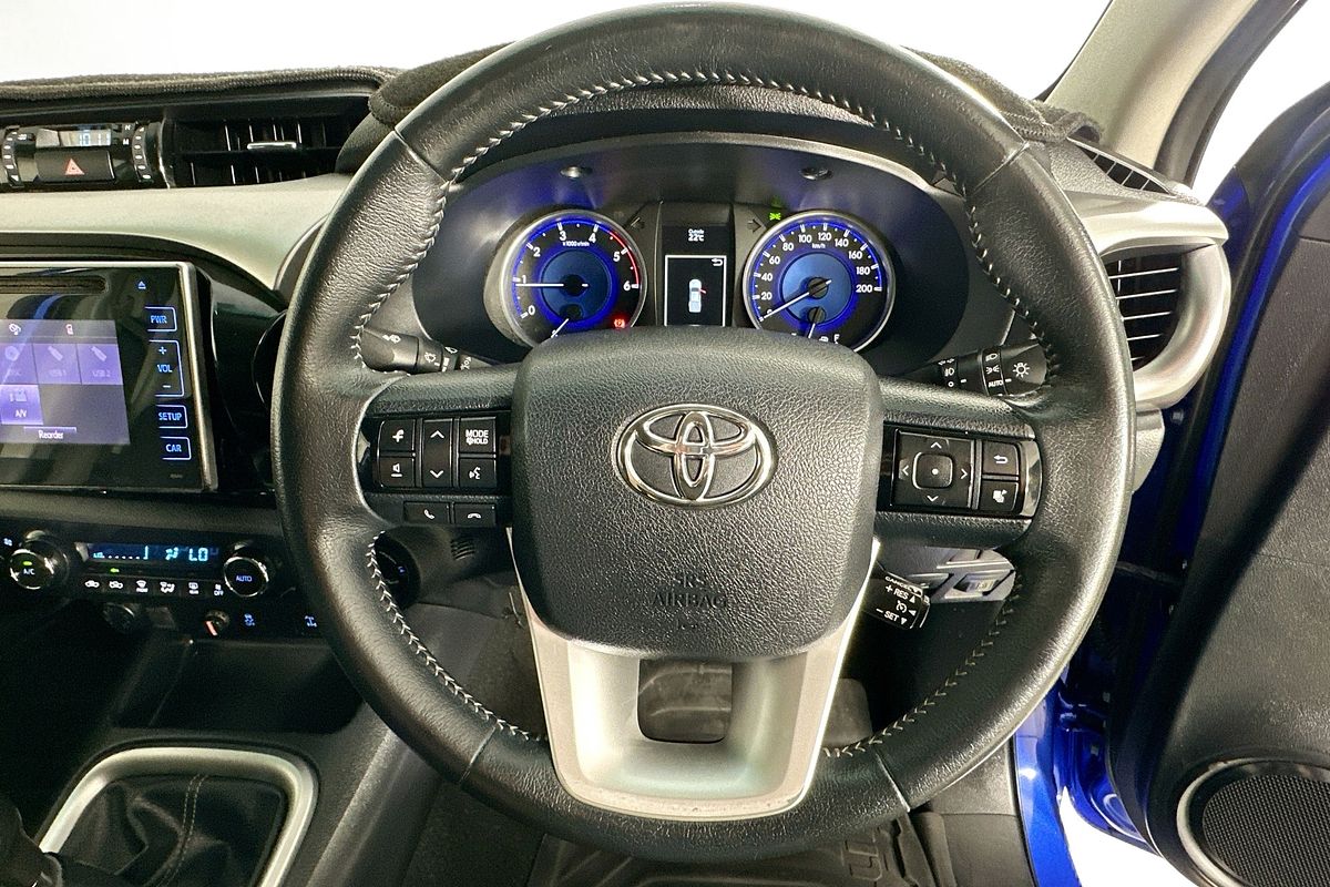 2017 Toyota HILUX SR5 (4x4) GUN126R 4X4
