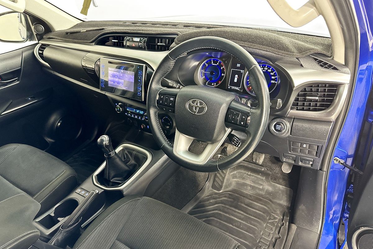 2017 Toyota HILUX SR5 (4x4) GUN126R 4X4
