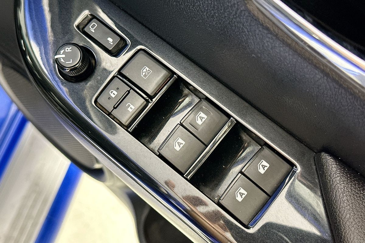 2016 Toyota HILUX SR5 (4x4) GUN126R 4X4
