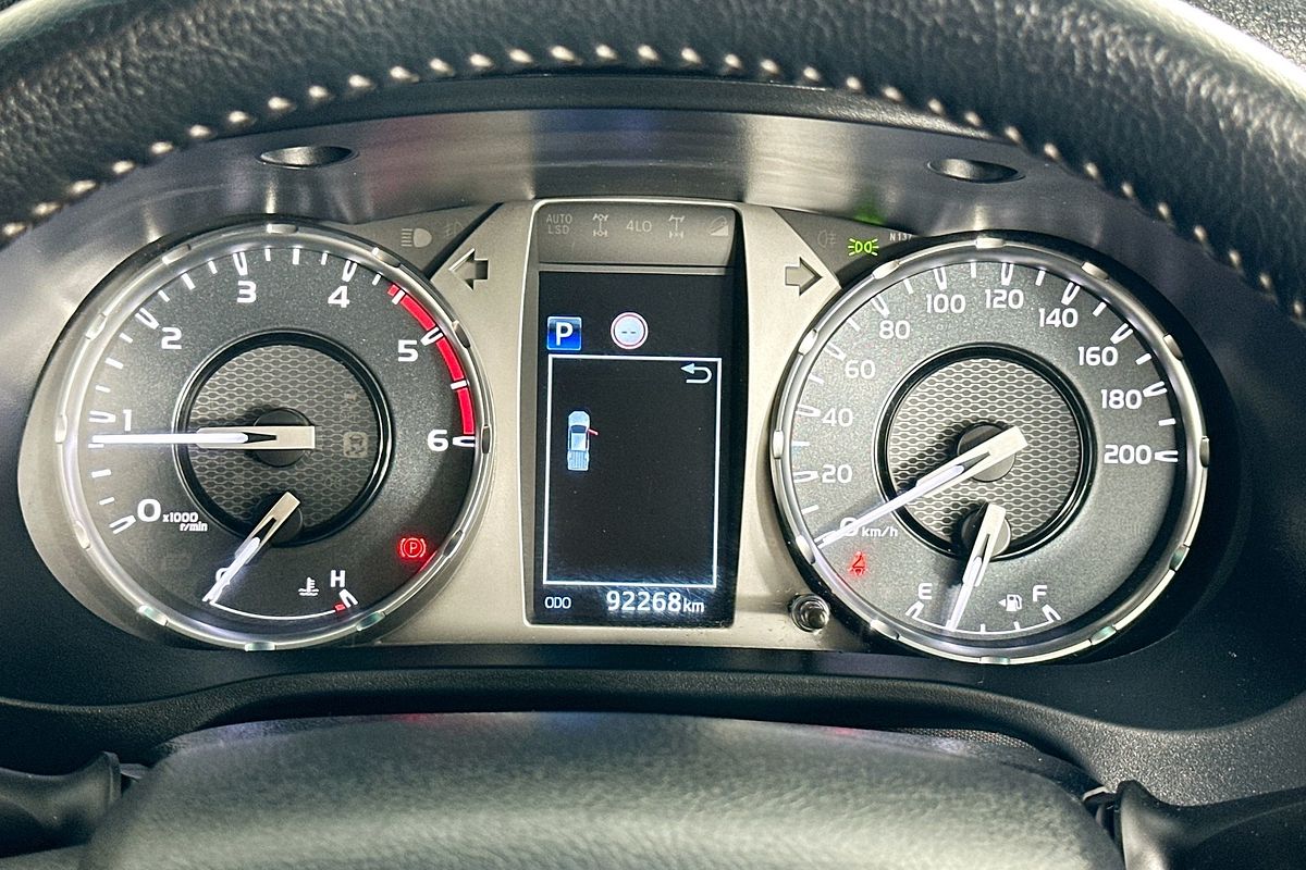 2020 Toyota HILUX SR5 (4x4) GUN126R FACELIFT 4X4