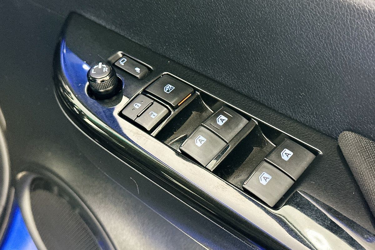 2017 Toyota HILUX SR5 (4x4) GUN126R 4X4