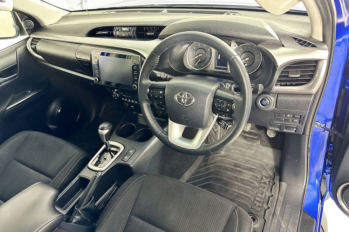 2020 Toyota HILUX SR5 (4x4) GUN126R FACELIFT 4X4