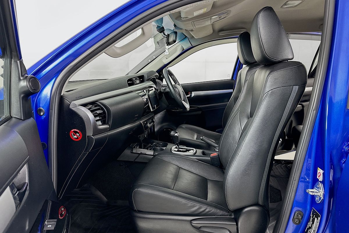 2017 Toyota HILUX SR5 (4x4) GUN126R 4X4
