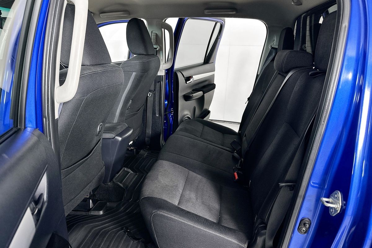 2017 Toyota HILUX SR5 (4x4) GUN126R 4X4