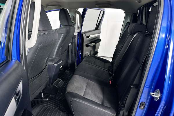 2017 Toyota HILUX SR5 (4x4) GUN126R 4X4