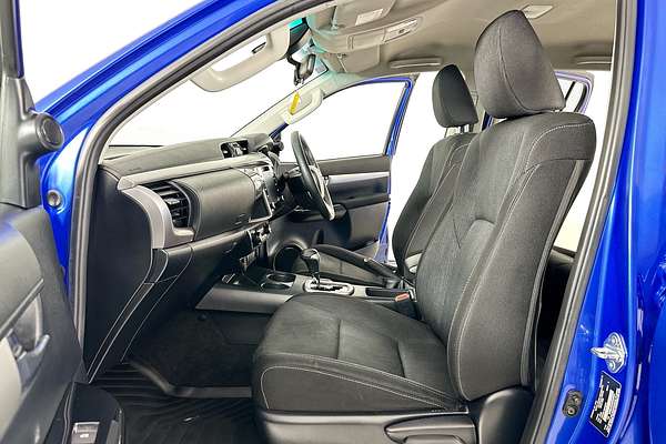 2020 Toyota HILUX SR5 (4x4) GUN126R FACELIFT 4X4