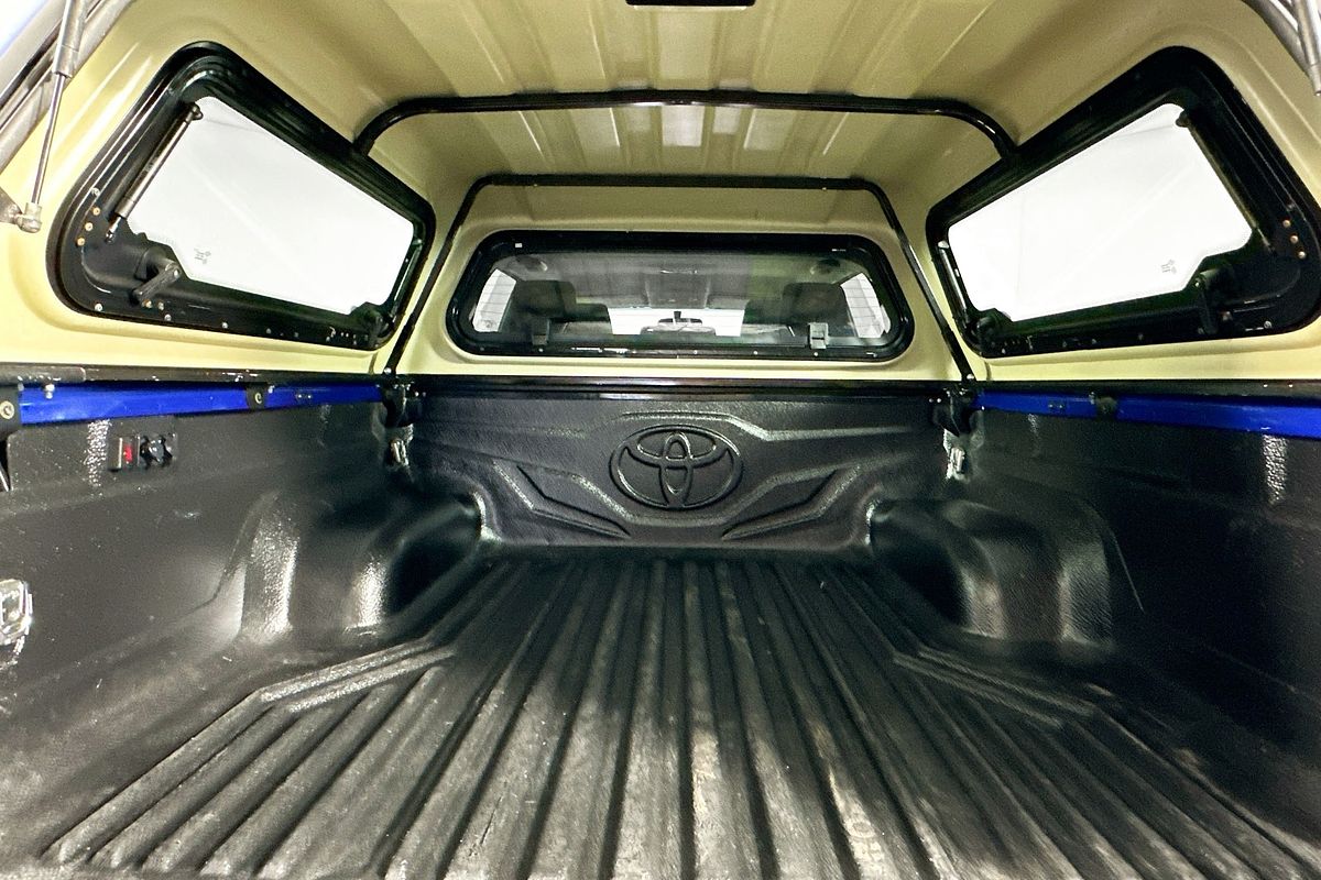 2017 Toyota HILUX SR5 (4x4) GUN126R 4X4