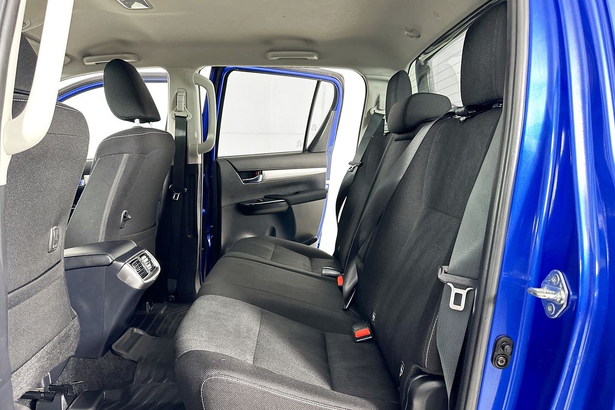 2020 Toyota HILUX SR5 (4x4) GUN126R FACELIFT 4X4