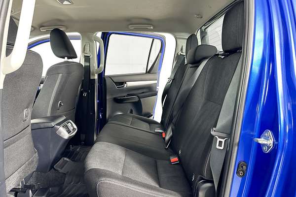 2020 Toyota HILUX SR5 (4x4) GUN126R FACELIFT 4X4