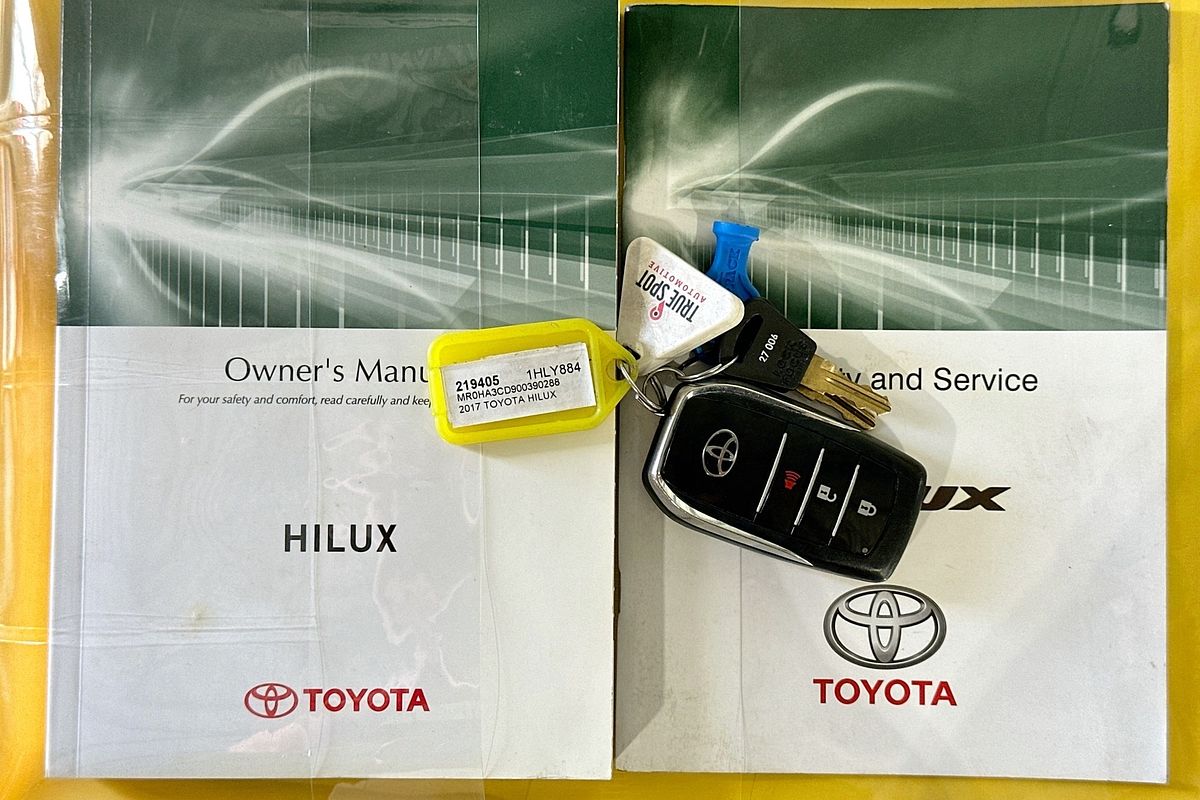 2017 Toyota HILUX SR5 (4x4) GUN126R 4X4