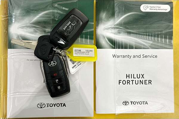 2022 Toyota Hilux ROGUE (4x4) 6 SPEAKER GUN126R 4X4